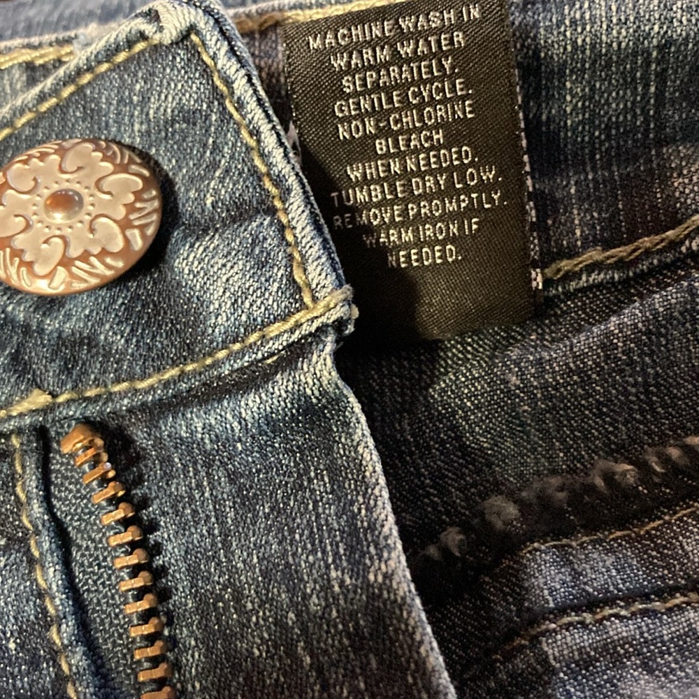 Roz & Ali Petite 12 Comfort Stretch Straight Leg Embellished Back Pocket Jeans - Picture 4 of 7
